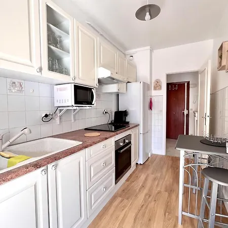 Spacious & Refined With Large Terrace Wifi