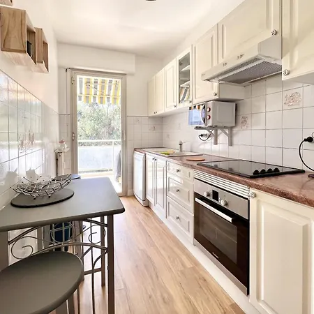 Spacious & Refined With Large Terrace Wifi Appartement *